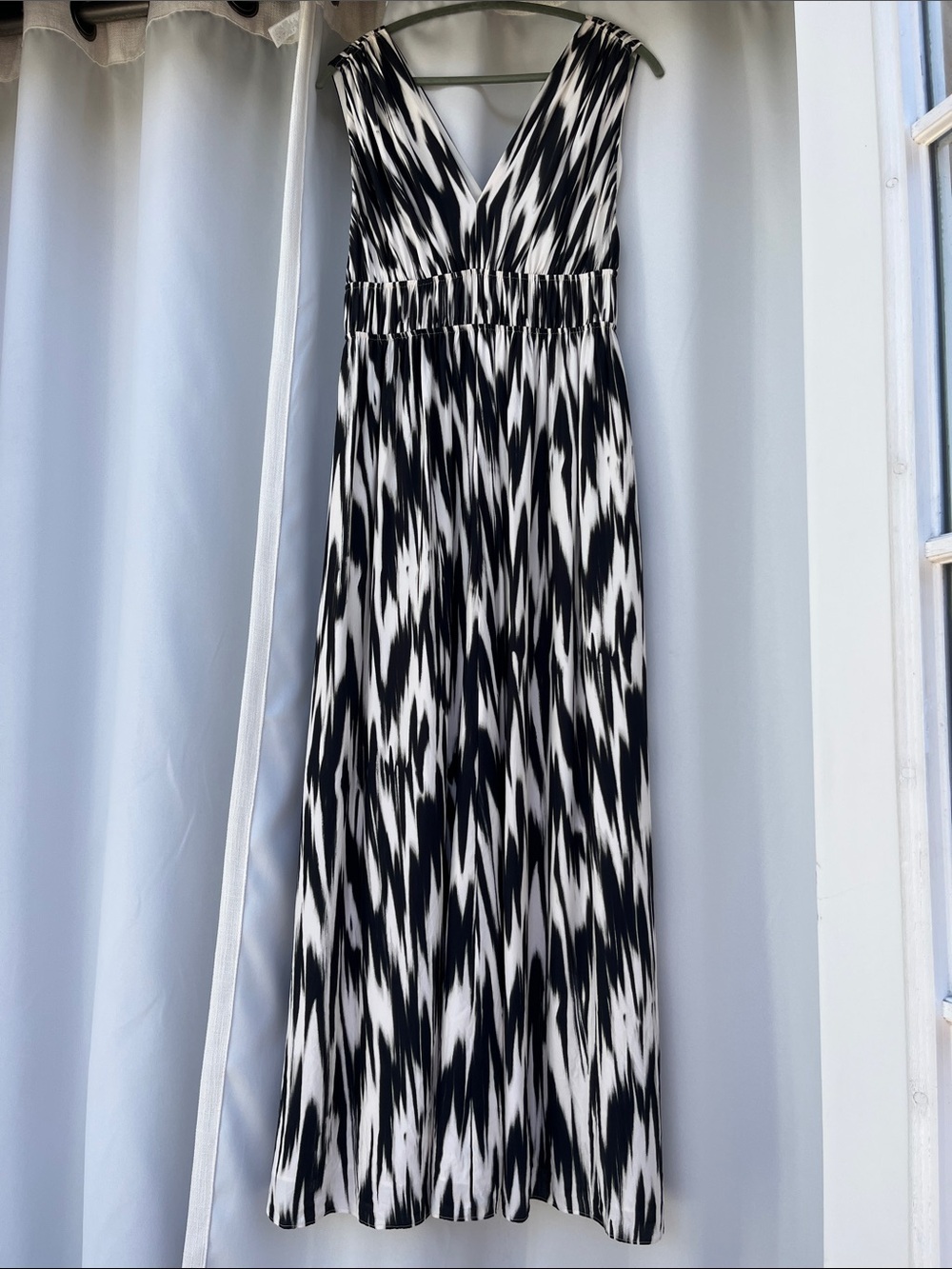 Banana Republic Silk Cascade Black and White Maxi Dress